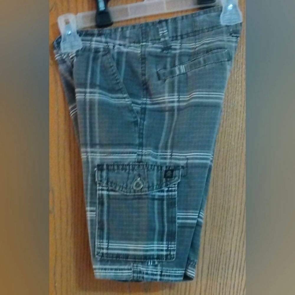 Tony Hawk Plaid Cargo Shorts size 8.     14-029